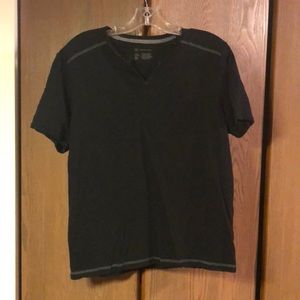 Slight V-neck tee shirt